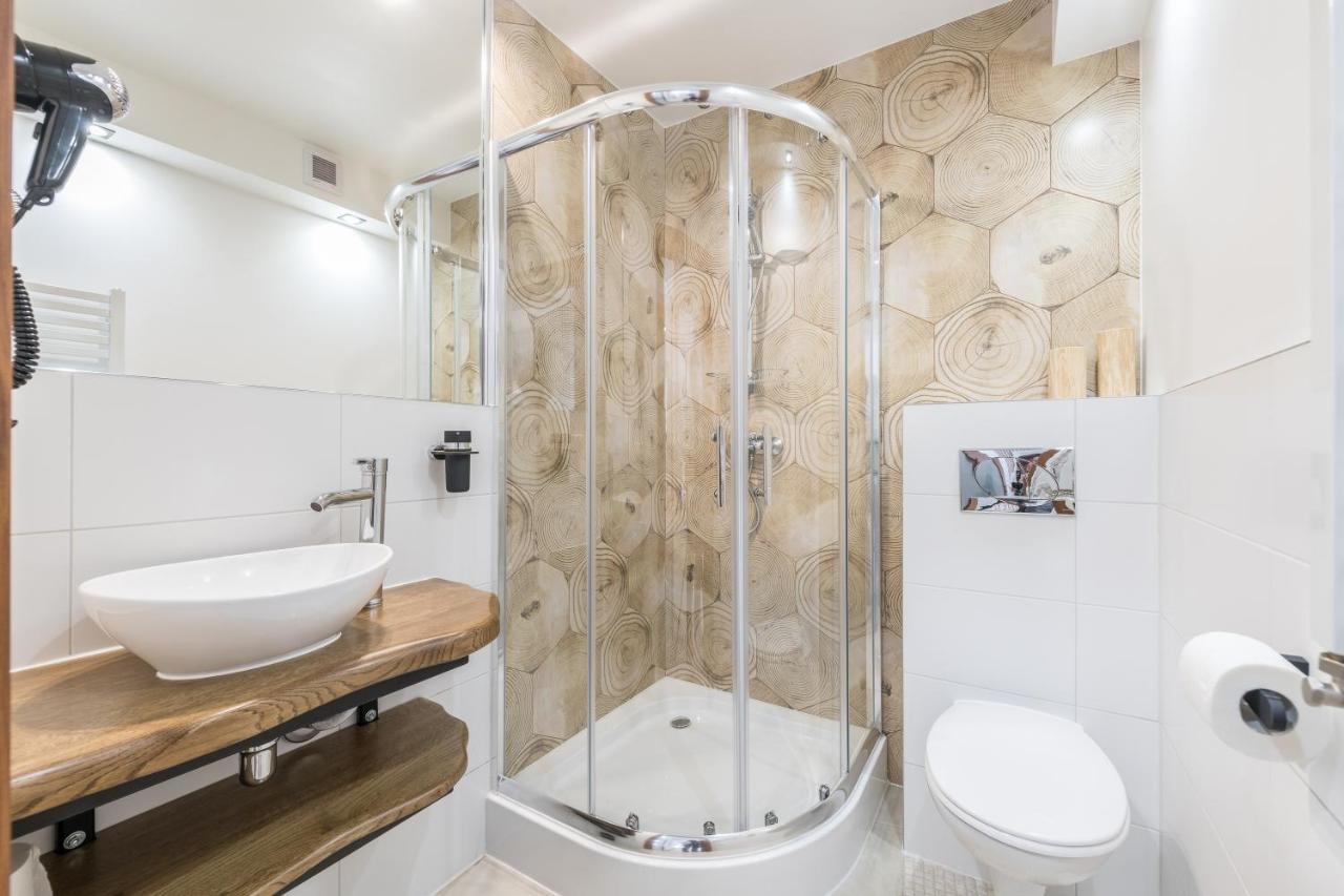OstrowskoBialy Jelen Z Basenem I Jacuzzi住宿加早餐旅馆 外观 照片