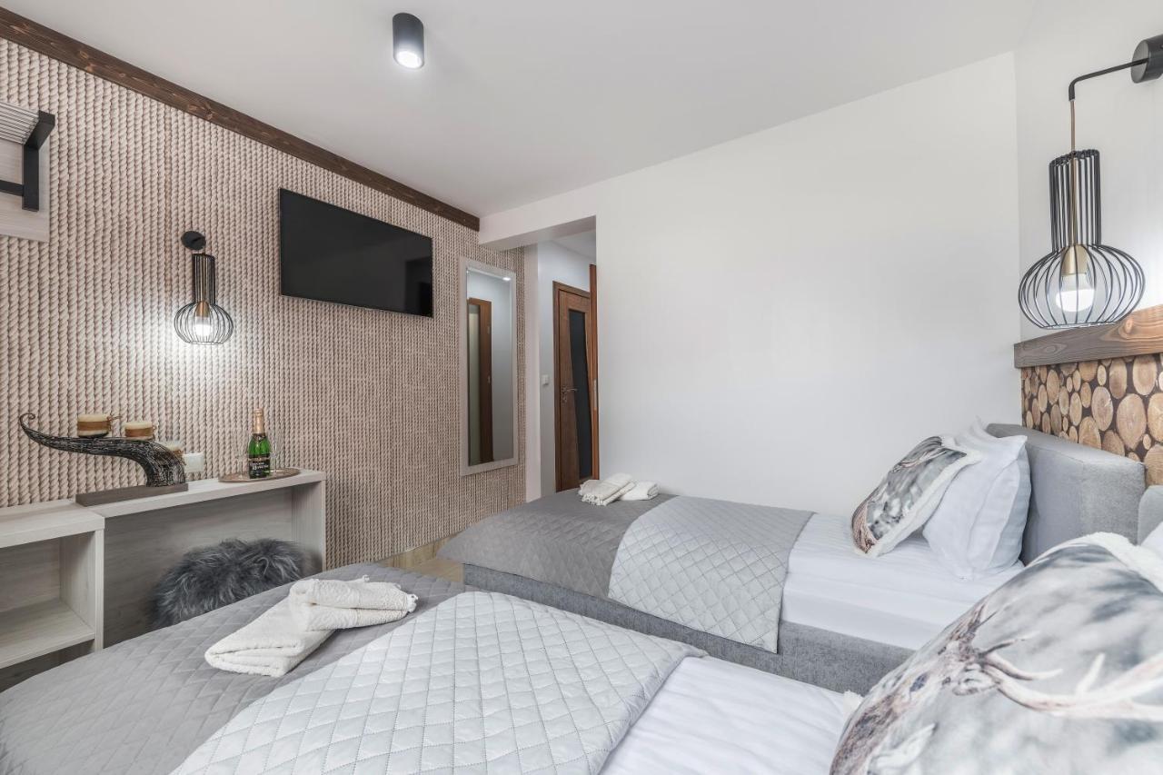 OstrowskoBialy Jelen Z Basenem I Jacuzzi住宿加早餐旅馆 外观 照片