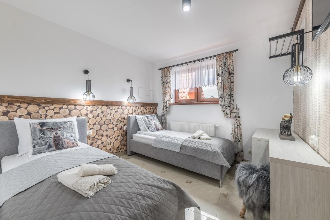 OstrowskoBialy Jelen Z Basenem I Jacuzzi住宿加早餐旅馆 外观 照片