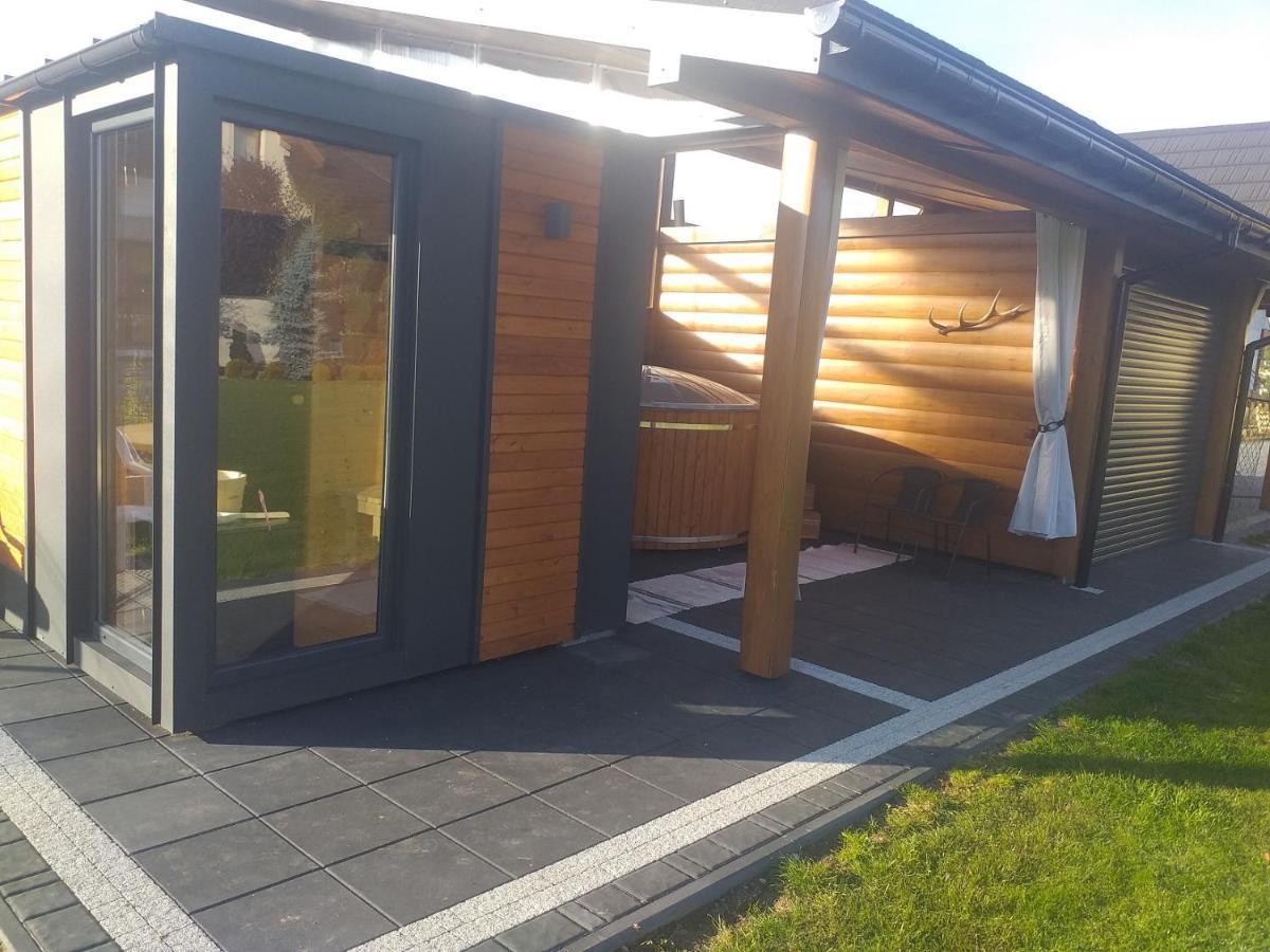 OstrowskoBialy Jelen Z Basenem I Jacuzzi住宿加早餐旅馆 外观 照片